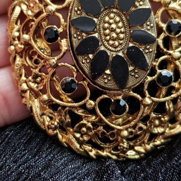 Vintage Large Oval Gold Tone Black Rhinestone Filigree Pin Brooch - Picture 6 of 6